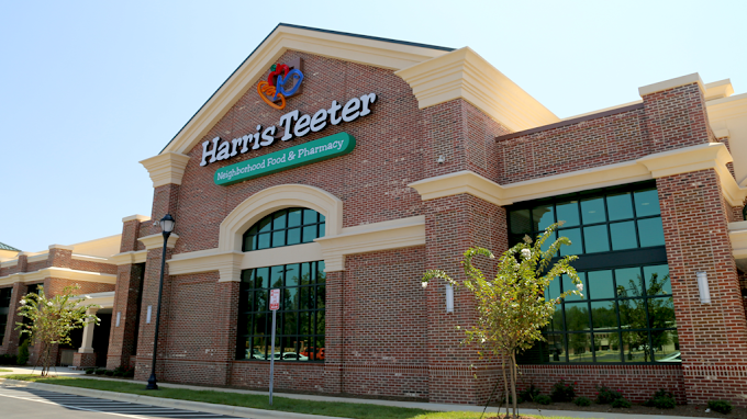 Image from the front of Harris Teeter store